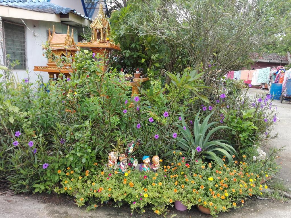 Kanjana Resort Surat Thani Exterior photo